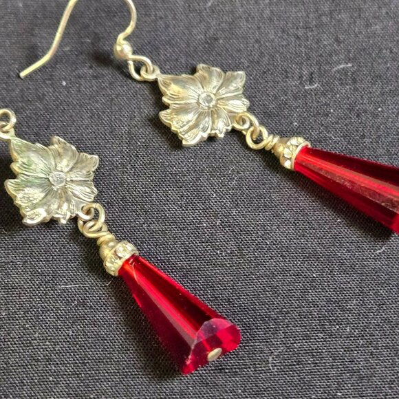 Red Faceted Cone Drop Earrings Silver Tone Floral Dangle Rhinestone Accent - Picture 3 of 6